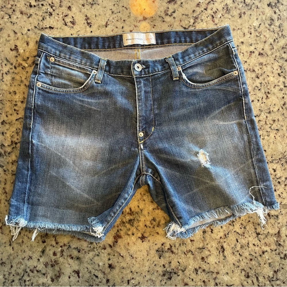 Women’s chip and pepper Distressed Denim Shorts Sz 8